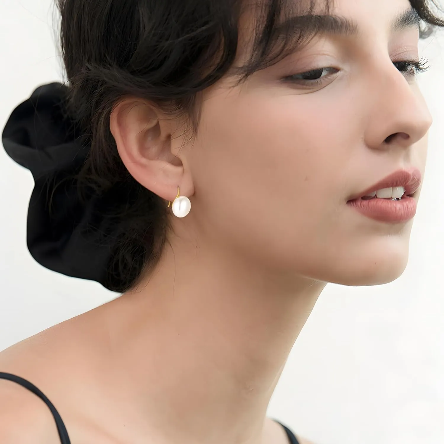 Pearl Earrings for Women Minimalist Pearl Drop Earrings Elegant Gold Leverback Pearl Dangle Earrings Wedding jewelry Bridesmaid Gifts